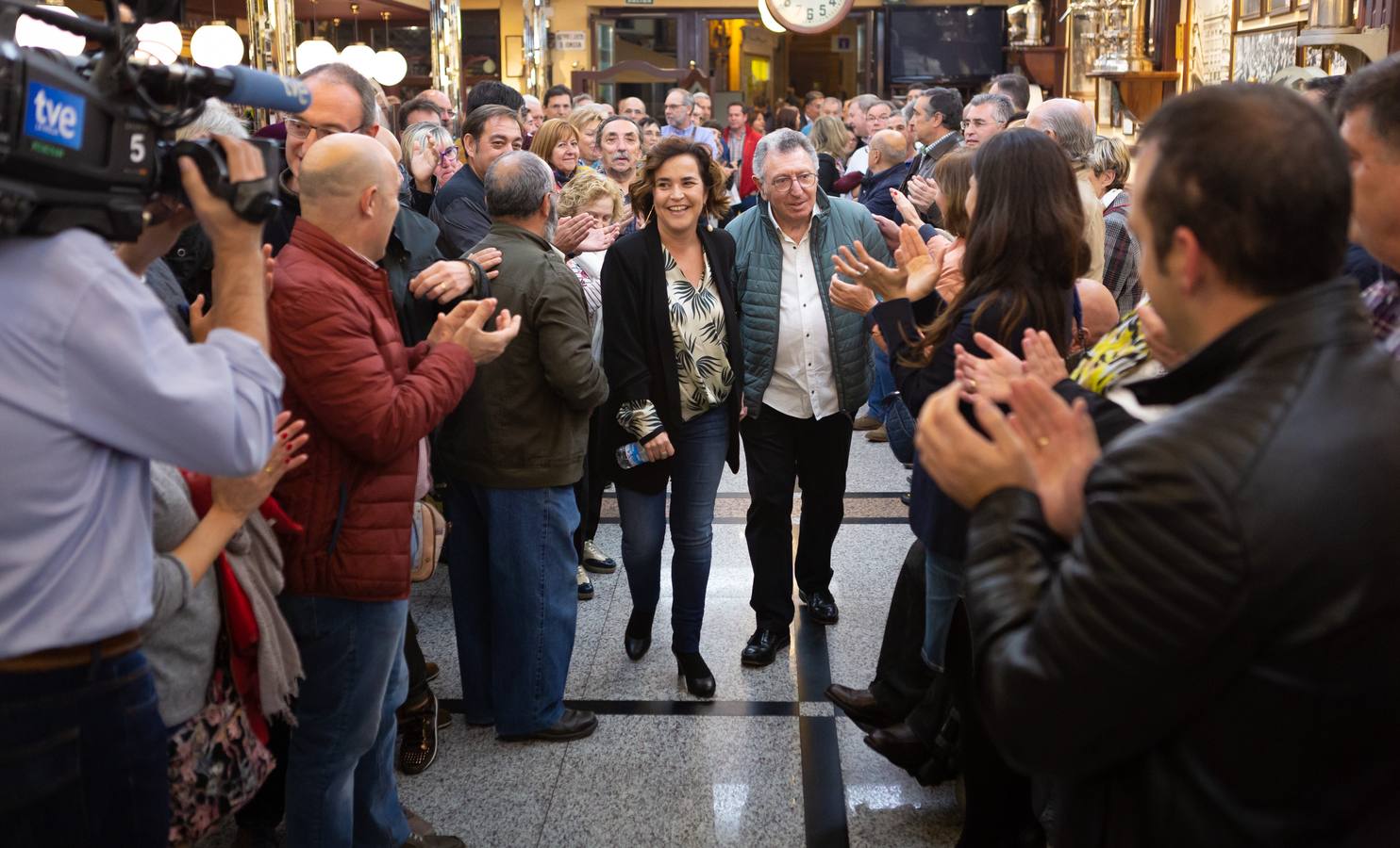 La socialista presenta su candidatura a encabezar la lista del PSOE a la Alcaldía de Logroño