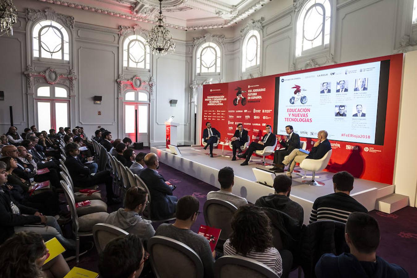 Primera jornada de Futuro en Español en la que se ha abordado la transformación digital y desarrollo en España y América Latina con enfoque especial en la educación y las nuevas tecnologías. Han participado el l exministro de las TIC de Colombia, David Luna; el alcalde de Murcia, José Francisco Ballesta; el consejero riojano de Educación, Alberto Galiana; y el vicerrector de UNIR Josu Ahedo.