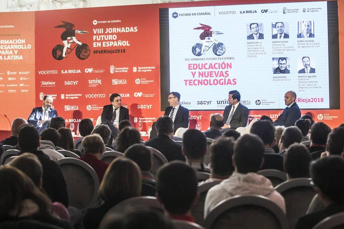 Primera jornada de Futuro en Español en la que se ha abordado la transformación digital y desarrollo en España y América Latina con enfoque especial en la educación y las nuevas tecnologías. Han participado el l exministro de las TIC de Colombia, David Luna; el alcalde de Murcia, José Francisco Ballesta; el consejero riojano de Educación, Alberto Galiana; y el vicerrector de UNIR Josu Ahedo.