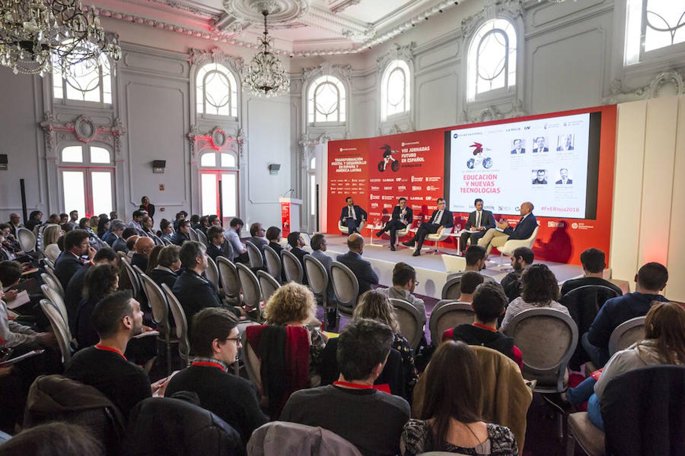 Primera jornada de Futuro en Español en la que se ha abordado la transformación digital y desarrollo en España y América Latina con enfoque especial en la educación y las nuevas tecnologías. Han participado el l exministro de las TIC de Colombia, David Luna; el alcalde de Murcia, José Francisco Ballesta; el consejero riojano de Educación, Alberto Galiana; y el vicerrector de UNIR Josu Ahedo.