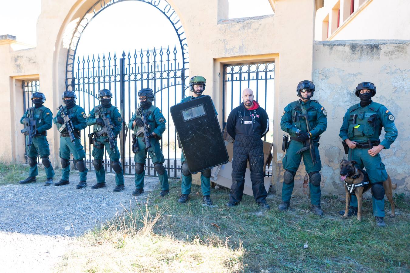 El Grupo de Acción Rápida (GAR) de la Guardia Civil y la Gendarmería Francesa están desarrollano unas jornadas prácticas en Logroño para implementar un nuevo sistema de detección de explosivos con perros en grandes concentraciones de personas, como eventos deportivos o musicales.