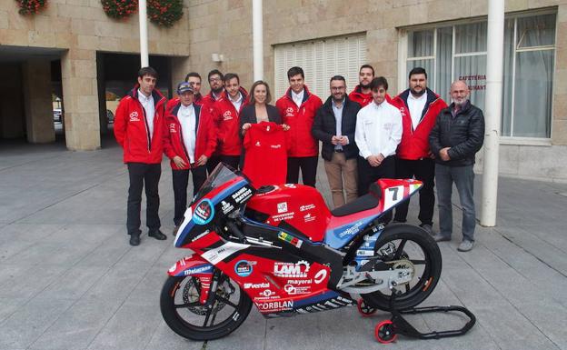 Eequipo que ha desarrollado la motocicleta eléctrica que ha competido en Teruel. 