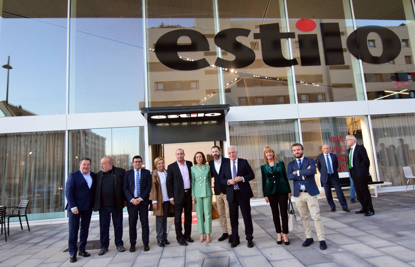 Está situada en la estación de tren de Logroño