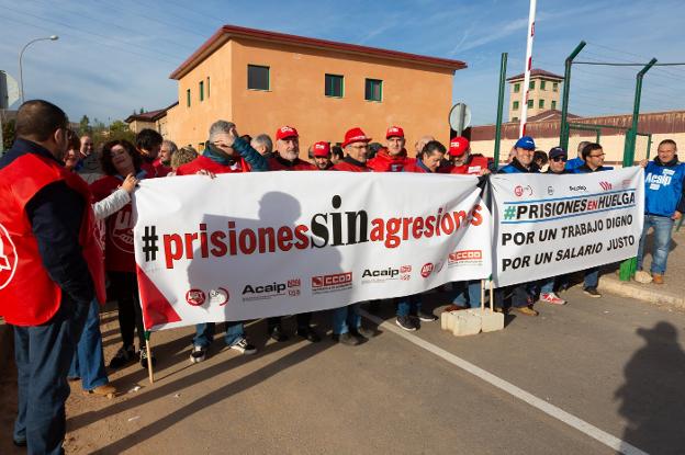 Concentración de protesta de los trabajadores. :: sonia tercero