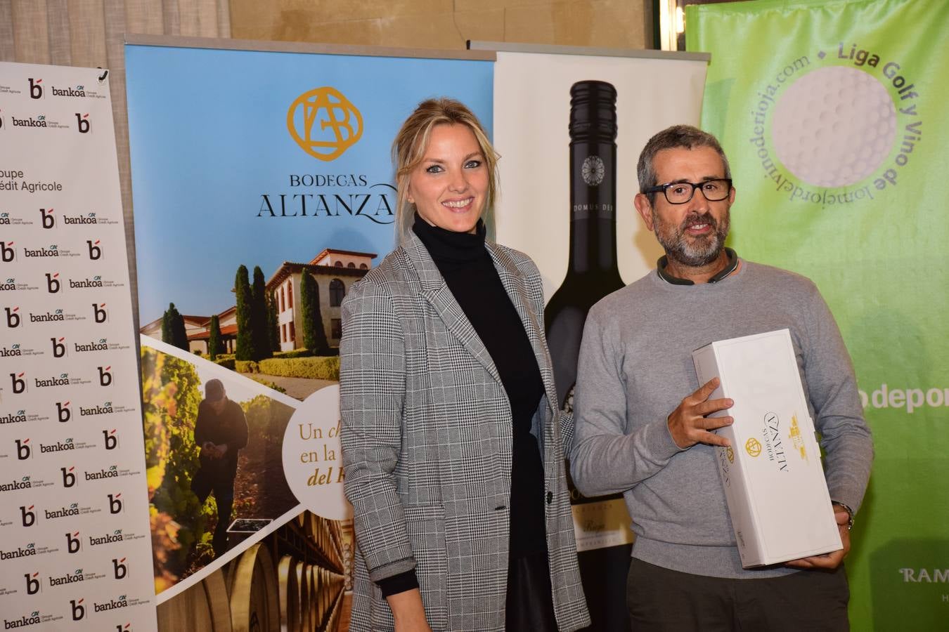 Entrega de premios a los ganadores del Torneo Bodegas Altanza, de la Liga de Golf y Vino de lomejordelvinoderioja.com.