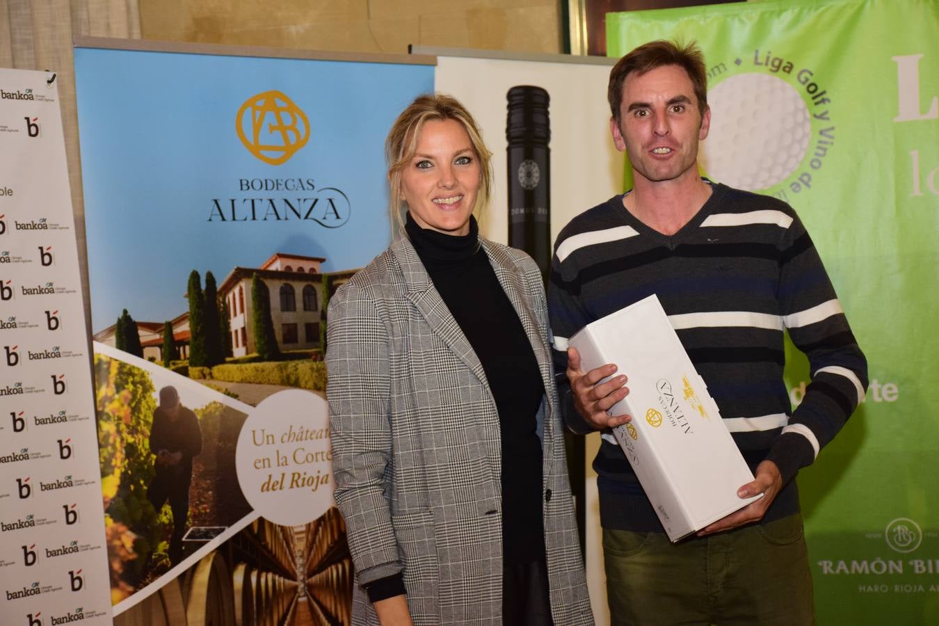 Entrega de premios a los ganadores del Torneo Bodegas Altanza, de la Liga de Golf y Vino de lomejordelvinoderioja.com.