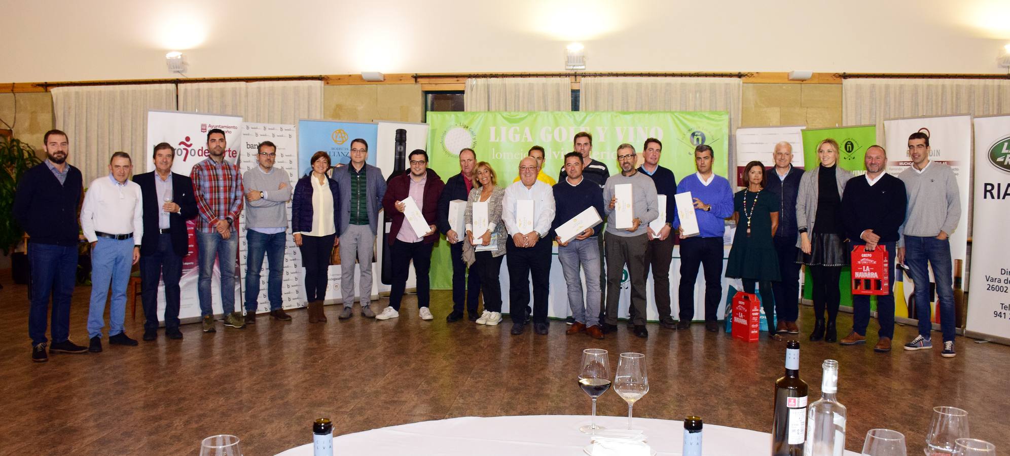 Entrega de premios a los ganadores del Torneo Bodegas Altanza, de la Liga de Golf y Vino de lomejordelvinoderioja.com.