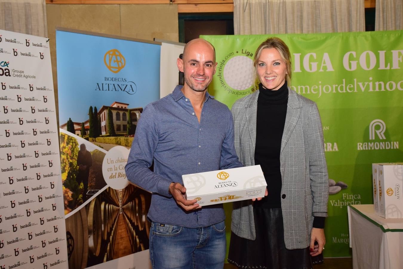 Entrega de premios a los ganadores del Torneo Bodegas Altanza, de la Liga de Golf y Vino de lomejordelvinoderioja.com.