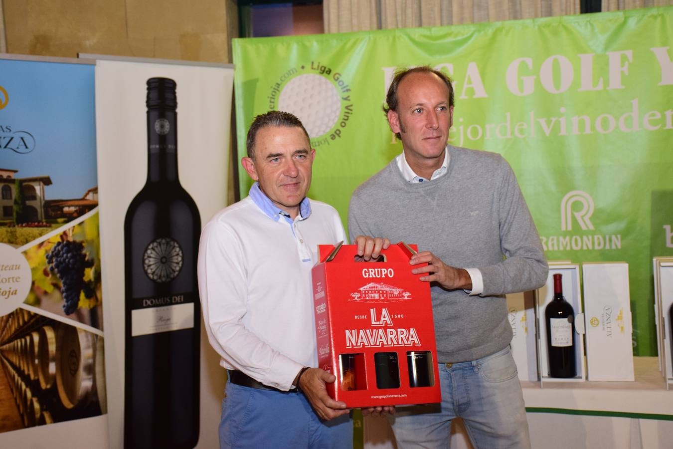 Entrega de premios a los ganadores del Torneo Bodegas Altanza, de la Liga de Golf y Vino de lomejordelvinoderioja.com.