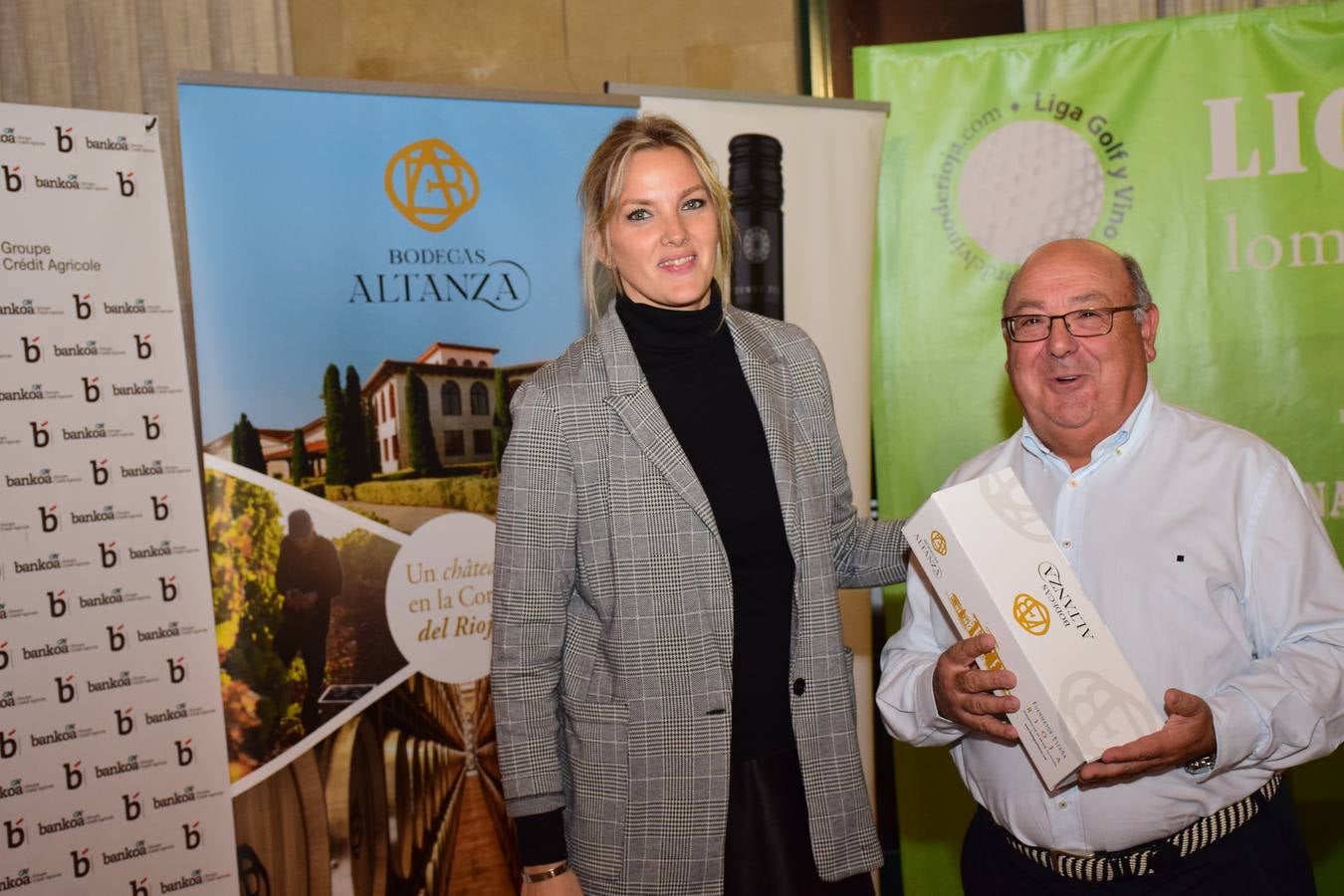 Entrega de premios a los ganadores del Torneo Bodegas Altanza, de la Liga de Golf y Vino de lomejordelvinoderioja.com.