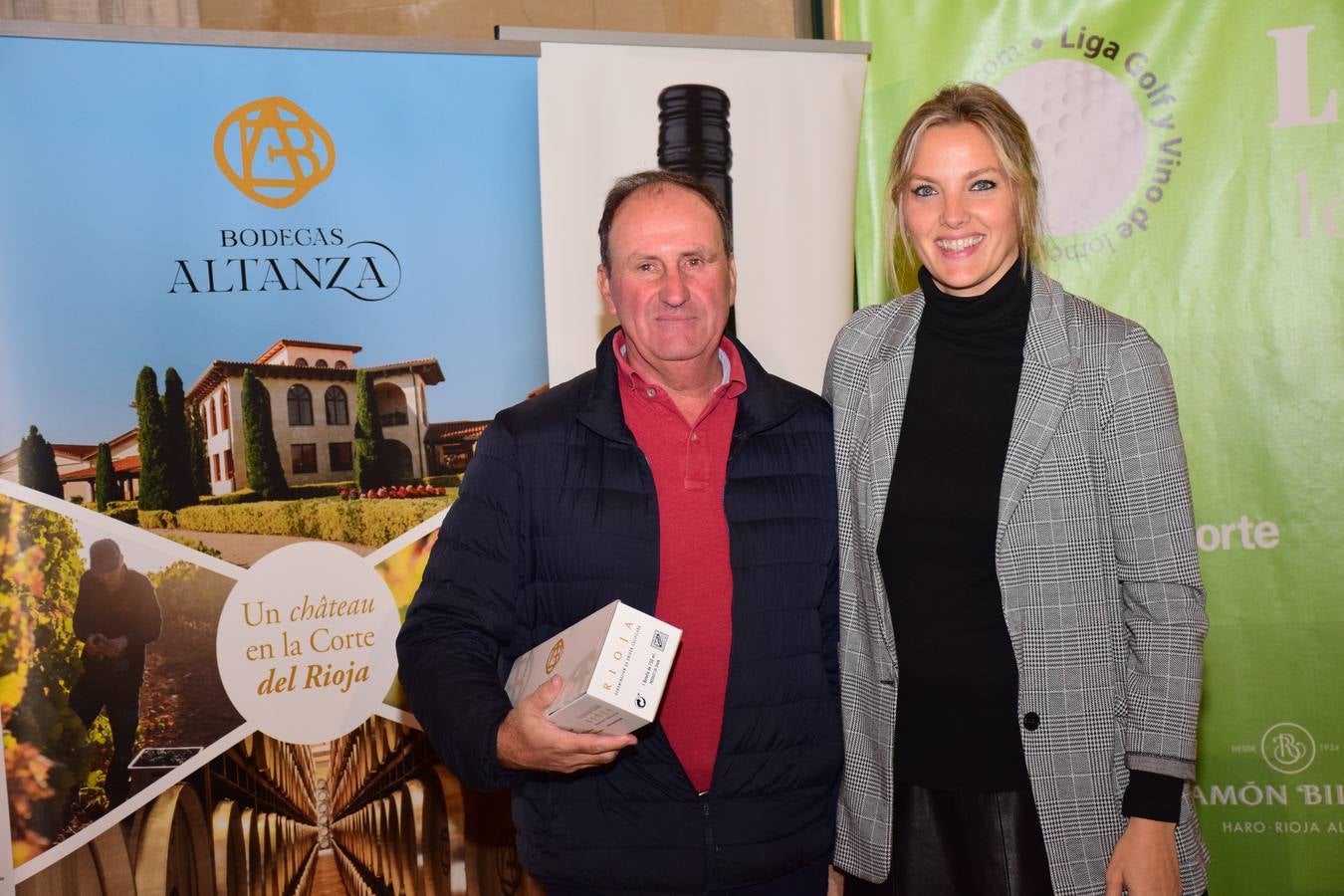 Entrega de premios a los ganadores del Torneo Bodegas Altanza, de la Liga de Golf y Vino de lomejordelvinoderioja.com.