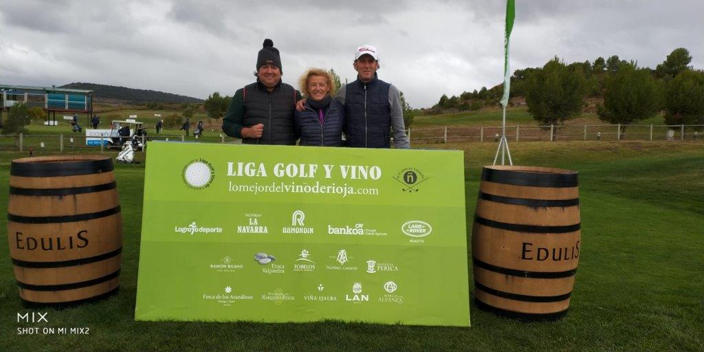 Los jugadores posan minutos antes de comenzar la jornada de golf.