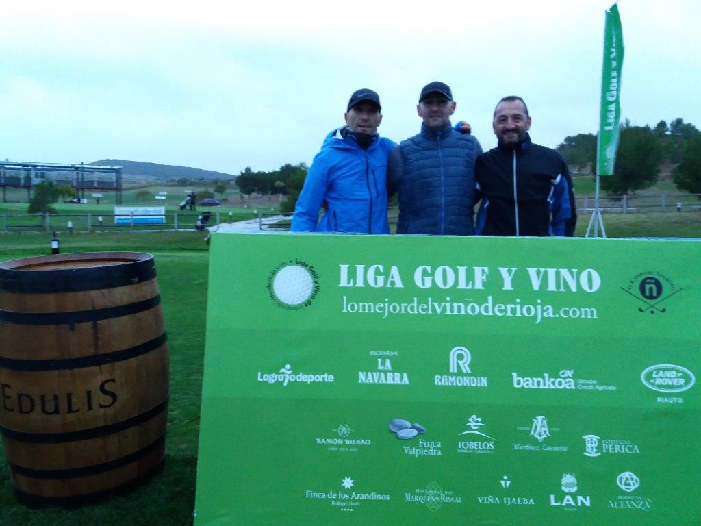 Los jugadores posan minutos antes de comenzar la jornada de golf.