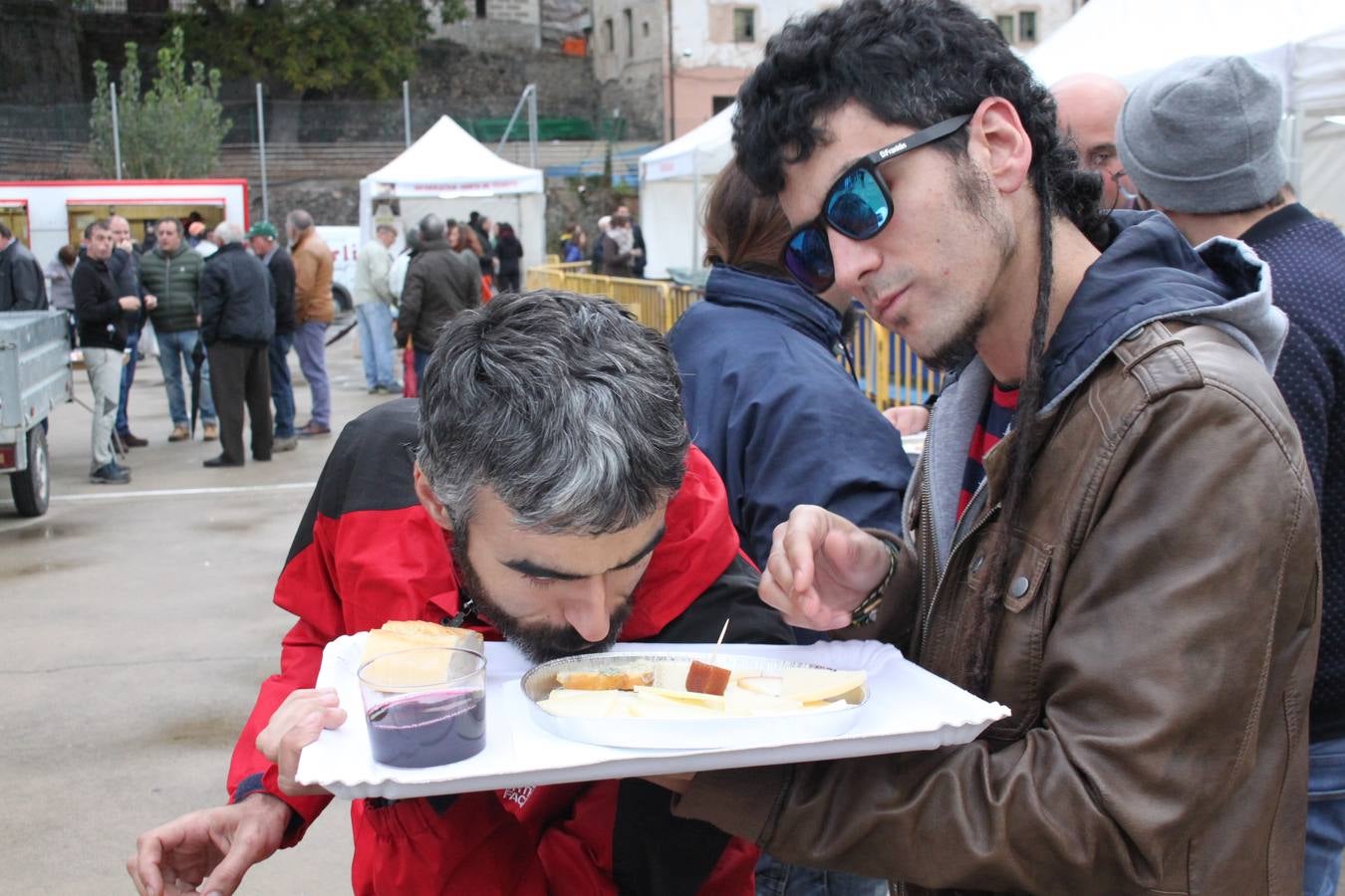 Las XXI Jornadas del Queso de Munilla atraen a cientos de personas pese al frío