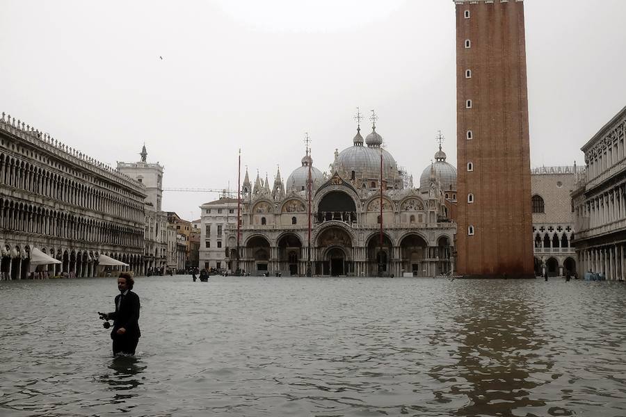 Nueve personas han fallecido en Italia a causa del temporal de fuertes vientos y lluvias torrenciales que mantiene en alerta a varias regiones del país, después de la caída de árboles y el desbordamiento de algunos ríos, según los medios italianos.