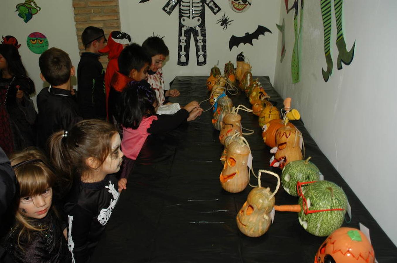 Día de las Calaveras en Cervera del Río Alhama donde ha habido pintacaras, chocolatada y concurso de calaveras hechas con calabazas. Debido a la lluvia se tuvo que celebrar en el hotel rural museo etnográfico de la alpargata.