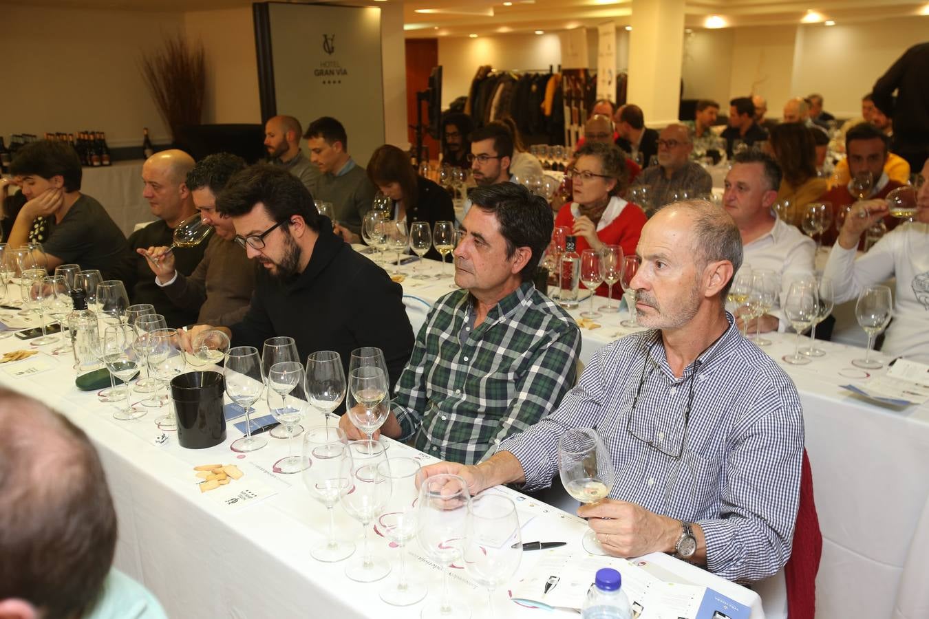 Viña Ijalba protagonizó el regreso tras la vendimia del Club de Catas de lomejordelvinorioja.com.