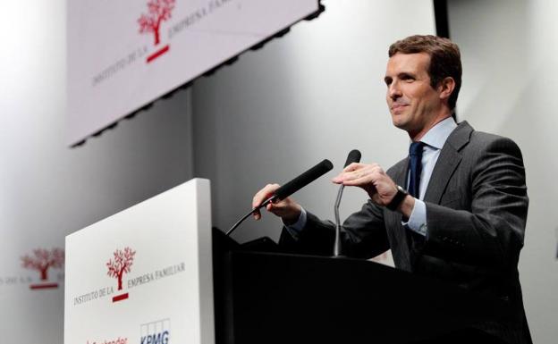 Casado pone distancia con un tibio apoyo a Cospedal