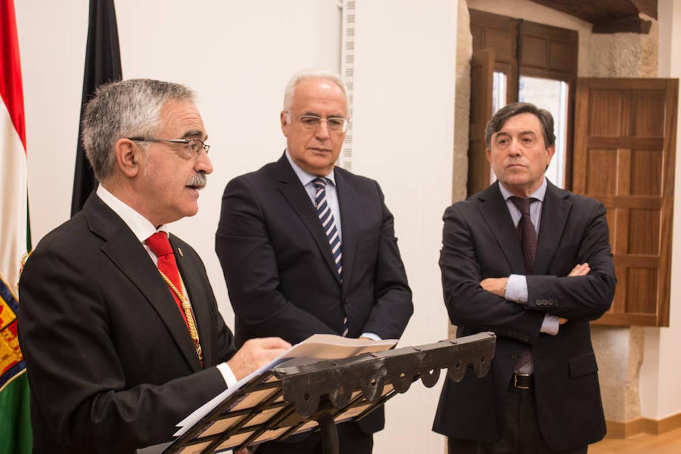 El presidente del Gobierno de La Rioja, José Ignacio Ceniceros, participa en la inauguración del edificio del Corregimiento, tras las obras de rehabilitación.