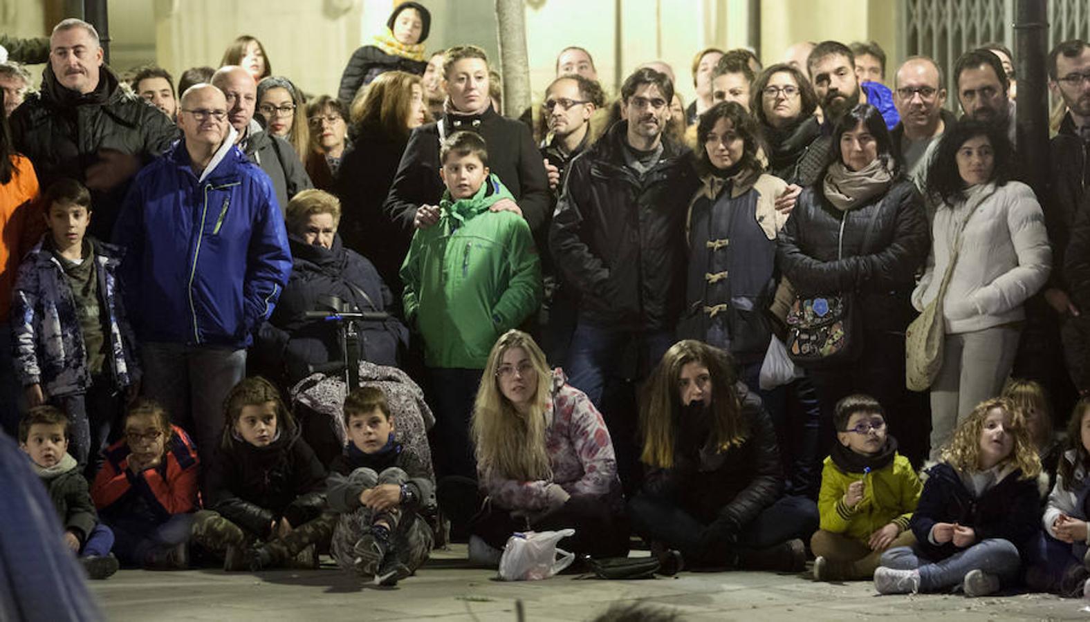 La recreación del Auto de fe de 1610, que se completa hoy con actos en el Casco Antiguo, incluyó ayer la representación de un aquelarre y la quema de las brujas de Zugarramurdi