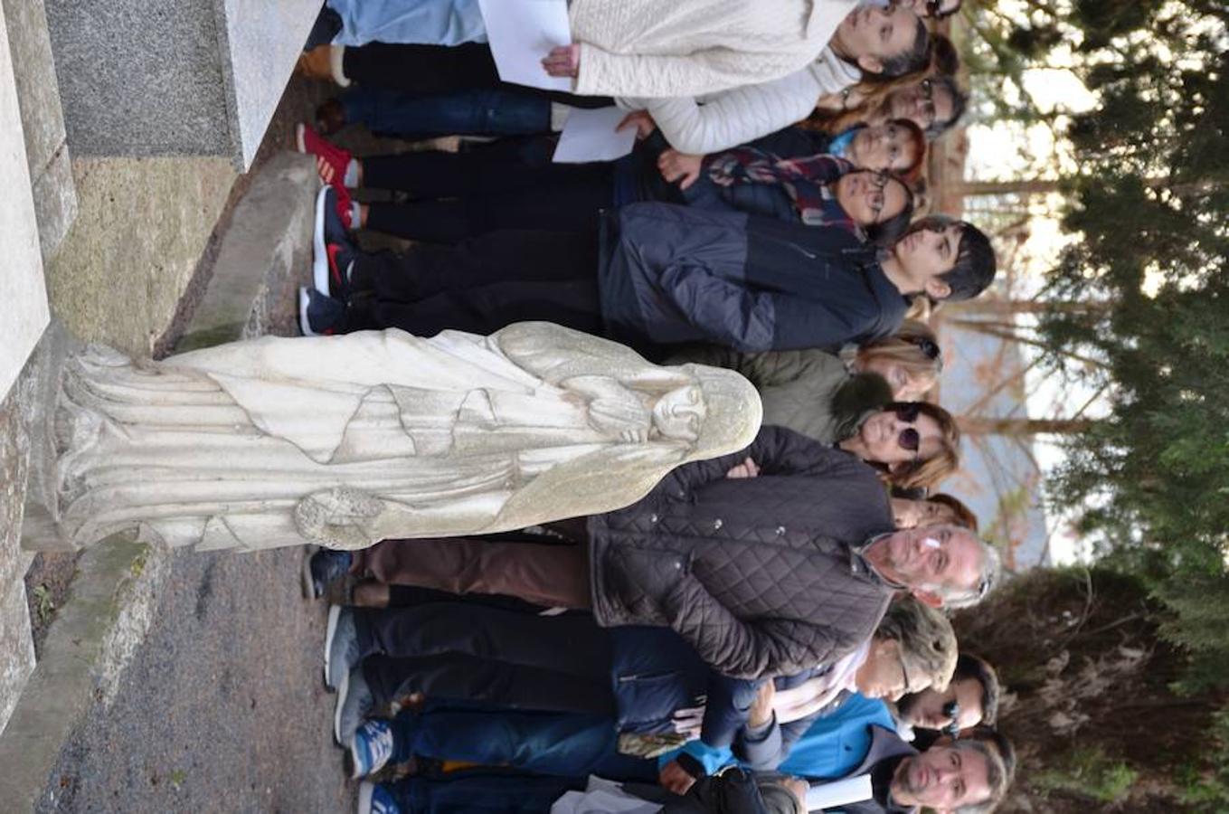 El cementerio de Calahorra y sus piedras han servido de lección a los visitantes que han tenido la curiosidad de comprender la historia del camposanto y los secretos de sus inscripciones.