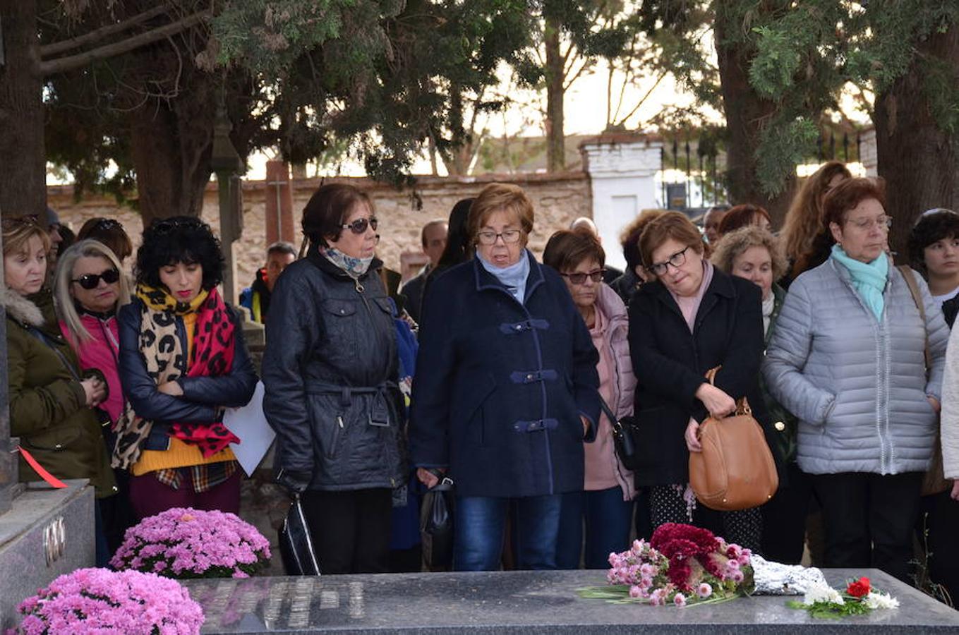 El cementerio de Calahorra y sus piedras han servido de lección a los visitantes que han tenido la curiosidad de comprender la historia del camposanto y los secretos de sus inscripciones.