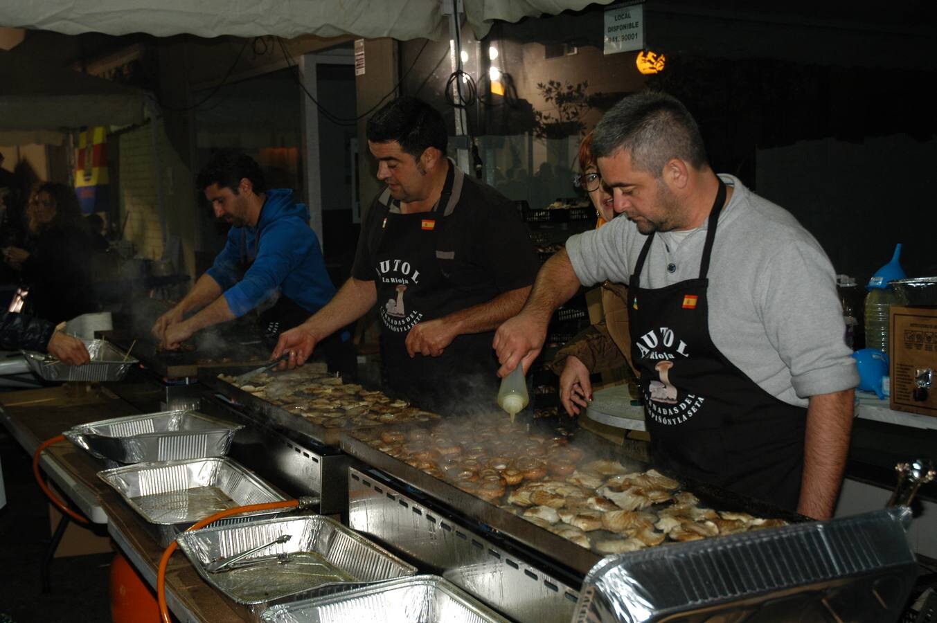 El sábado se disfrutó de cocina en directo y degustaciones en las carpas municipales de la calle Doctor Remón.