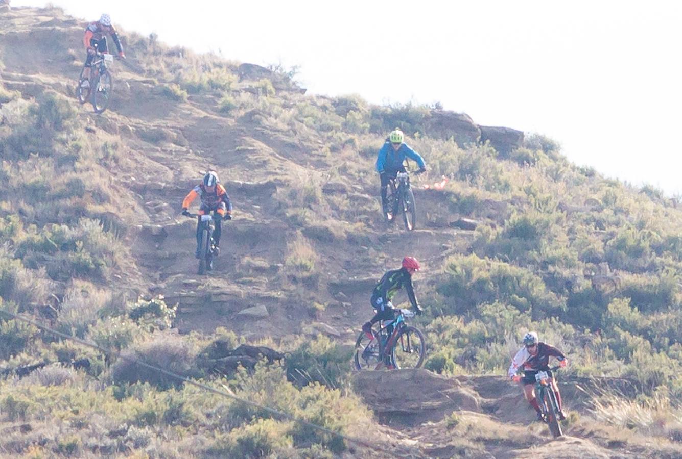 Más de 300 ciclistas participan en la Travesía del Mantible.