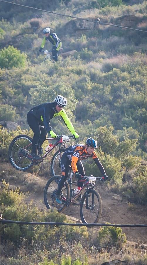 Más de 300 ciclistas participan en la Travesía del Mantible.