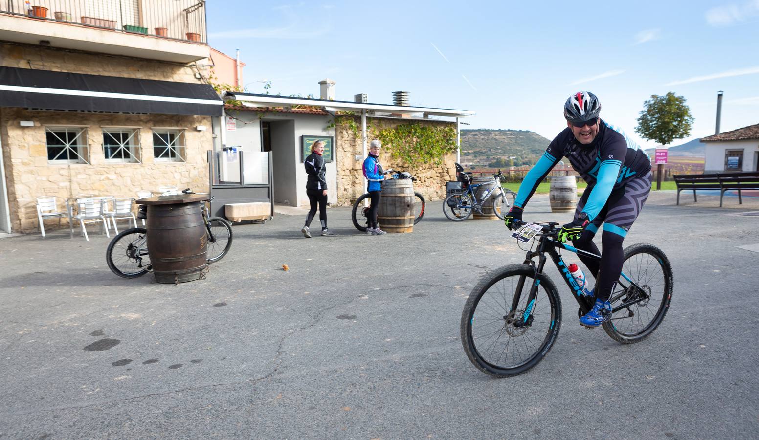 Más de 300 ciclistas participan en la Travesía del Mantible.