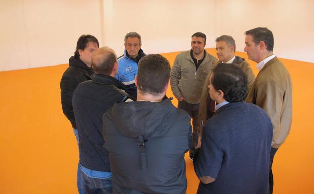 Reunión del consejero y del director de Deportes con los presidentes de las federaciones de artes marciales. 