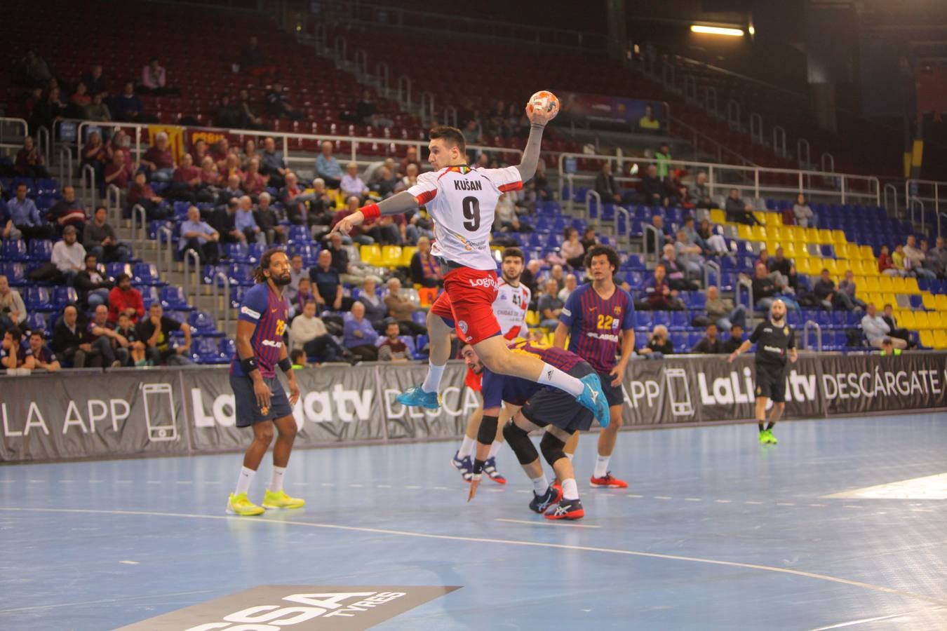 El FC Barcelona Lassa sigue líder invicto en la liga Asobal al superar al CB Logroño-La Rioja en el Palau Blaugrana por 45-31