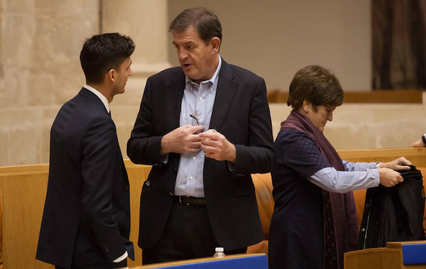 El presidente del Gobierno de La Rioja, José Ignacio Ceniceros ha respondido en el pleno del Parlamento regional a cuestiones sobre el reto demográfico, la economía en la región, el empleo público y el salario mínimo interprofesional (SMI). Parlamento.