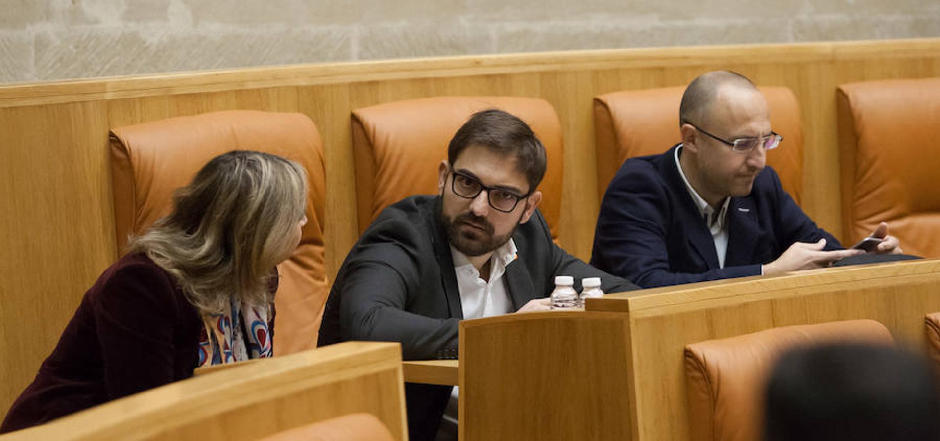 El presidente del Gobierno de La Rioja, José Ignacio Ceniceros ha respondido en el pleno del Parlamento regional a cuestiones sobre el reto demográfico, la economía en la región, el empleo público y el salario mínimo interprofesional (SMI). Parlamento.