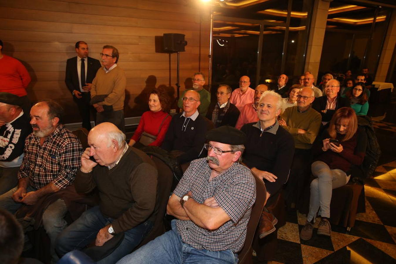 El ministro de Fomento, José Luis Ábalos ha intervenido en un acto del PSOE en La Rioja, junto a su secretario general, Francisco Ocón, y la secretaria federal de Mundo Rural y portavoz del Grupo Parlamentario Socialista, Concepción Andreu en el restaurante Delicatto de Logroño.