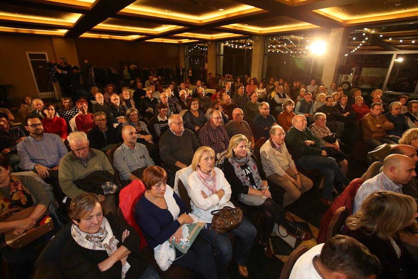 El ministro de Fomento, José Luis Ábalos ha intervenido en un acto del PSOE en La Rioja, junto a su secretario general, Francisco Ocón, y la secretaria federal de Mundo Rural y portavoz del Grupo Parlamentario Socialista, Concepción Andreu en el restaurante Delicatto de Logroño.