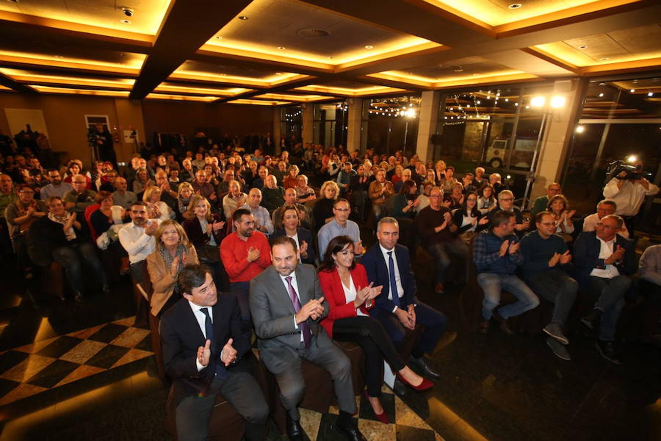 El ministro de Fomento, José Luis Ábalos ha intervenido en un acto del PSOE en La Rioja, junto a su secretario general, Francisco Ocón, y la secretaria federal de Mundo Rural y portavoz del Grupo Parlamentario Socialista, Concepción Andreu en el restaurante Delicatto de Logroño.