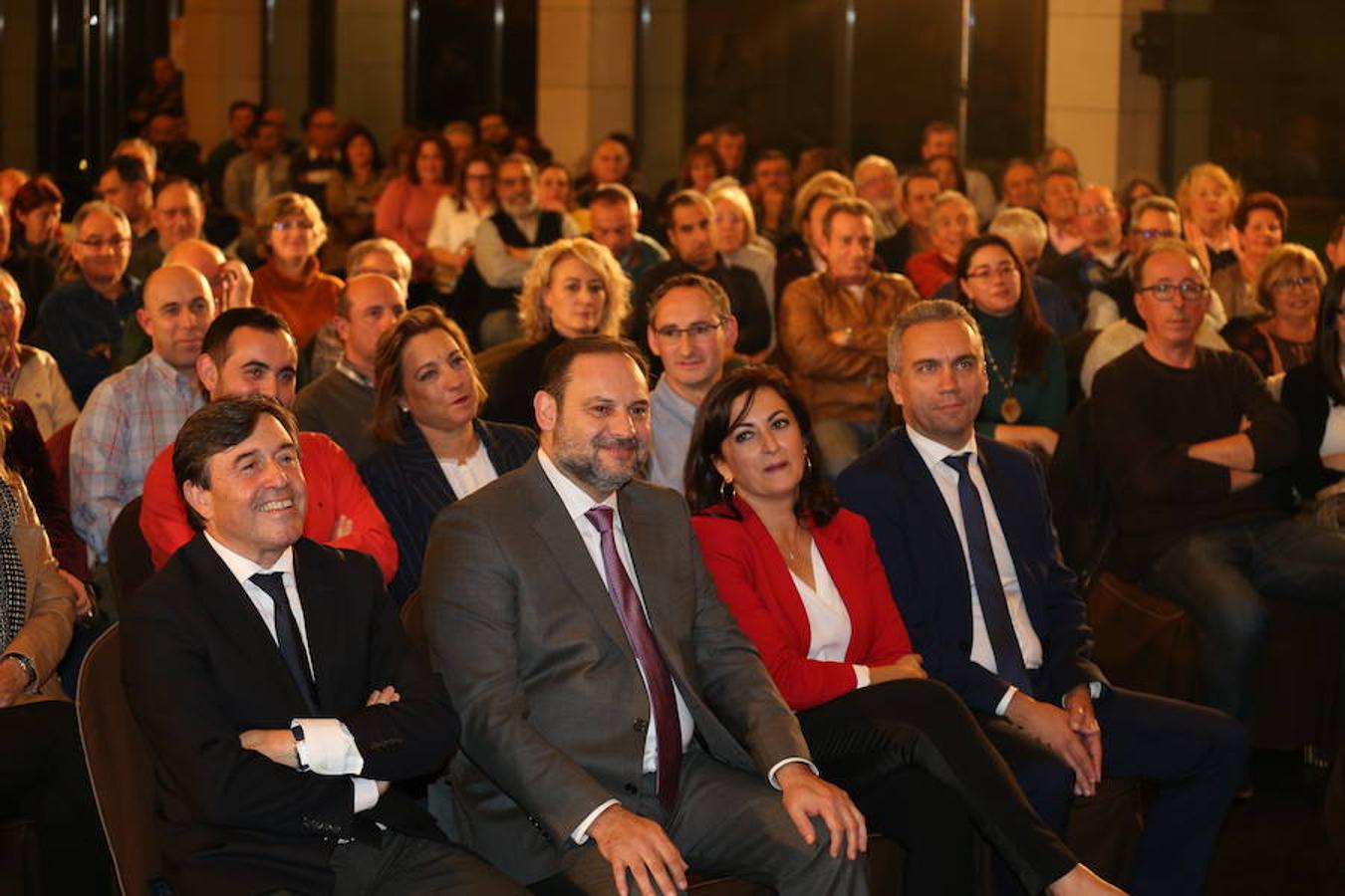 El ministro de Fomento, José Luis Ábalos ha intervenido en un acto del PSOE en La Rioja, junto a su secretario general, Francisco Ocón, y la secretaria federal de Mundo Rural y portavoz del Grupo Parlamentario Socialista, Concepción Andreu en el restaurante Delicatto de Logroño.