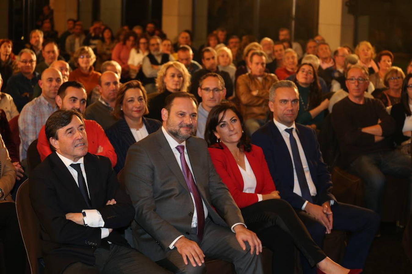 El ministro de Fomento, José Luis Ábalos ha intervenido en un acto del PSOE en La Rioja, junto a su secretario general, Francisco Ocón, y la secretaria federal de Mundo Rural y portavoz del Grupo Parlamentario Socialista, Concepción Andreu en el restaurante Delicatto de Logroño.