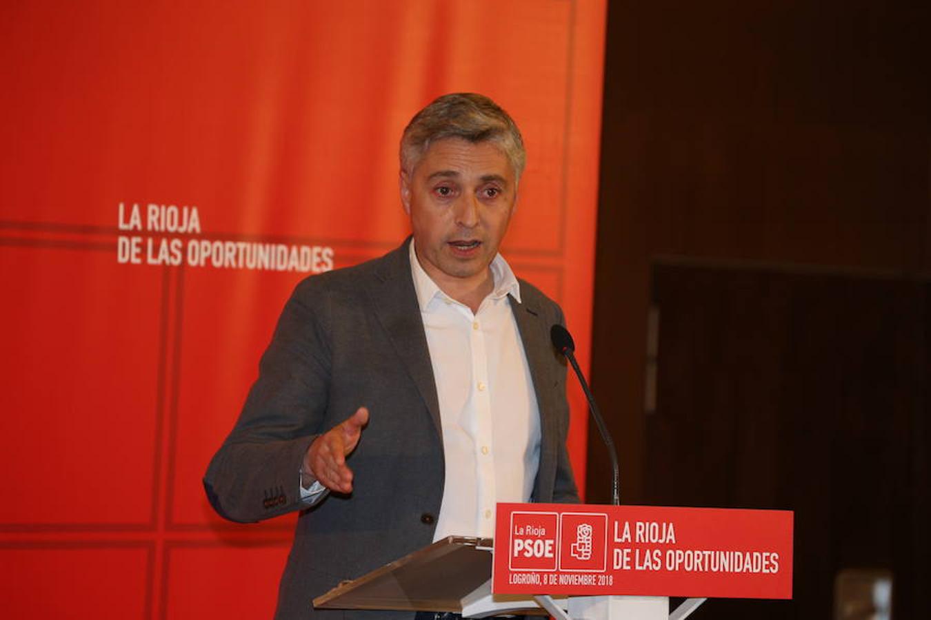 El ministro de Fomento, José Luis Ábalos ha intervenido en un acto del PSOE en La Rioja, junto a su secretario general, Francisco Ocón, y la secretaria federal de Mundo Rural y portavoz del Grupo Parlamentario Socialista, Concepción Andreu en el restaurante Delicatto de Logroño.