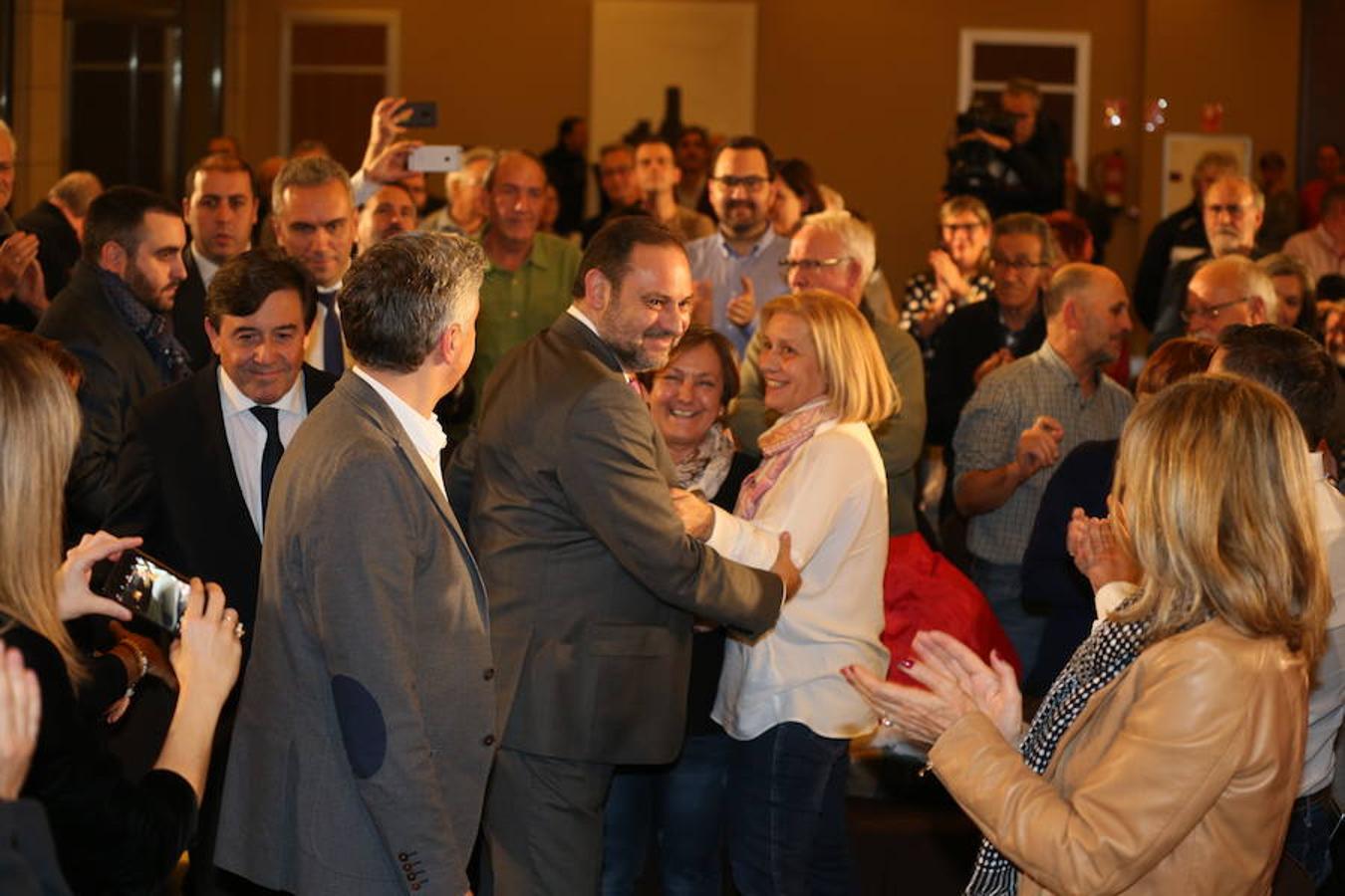 El ministro de Fomento, José Luis Ábalos ha intervenido en un acto del PSOE en La Rioja, junto a su secretario general, Francisco Ocón, y la secretaria federal de Mundo Rural y portavoz del Grupo Parlamentario Socialista, Concepción Andreu en el restaurante Delicatto de Logroño.