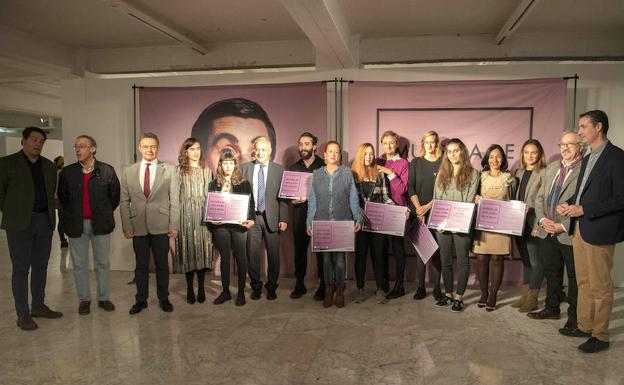 Artistas premiados en la Esdir por sus trabajos artísticos. 