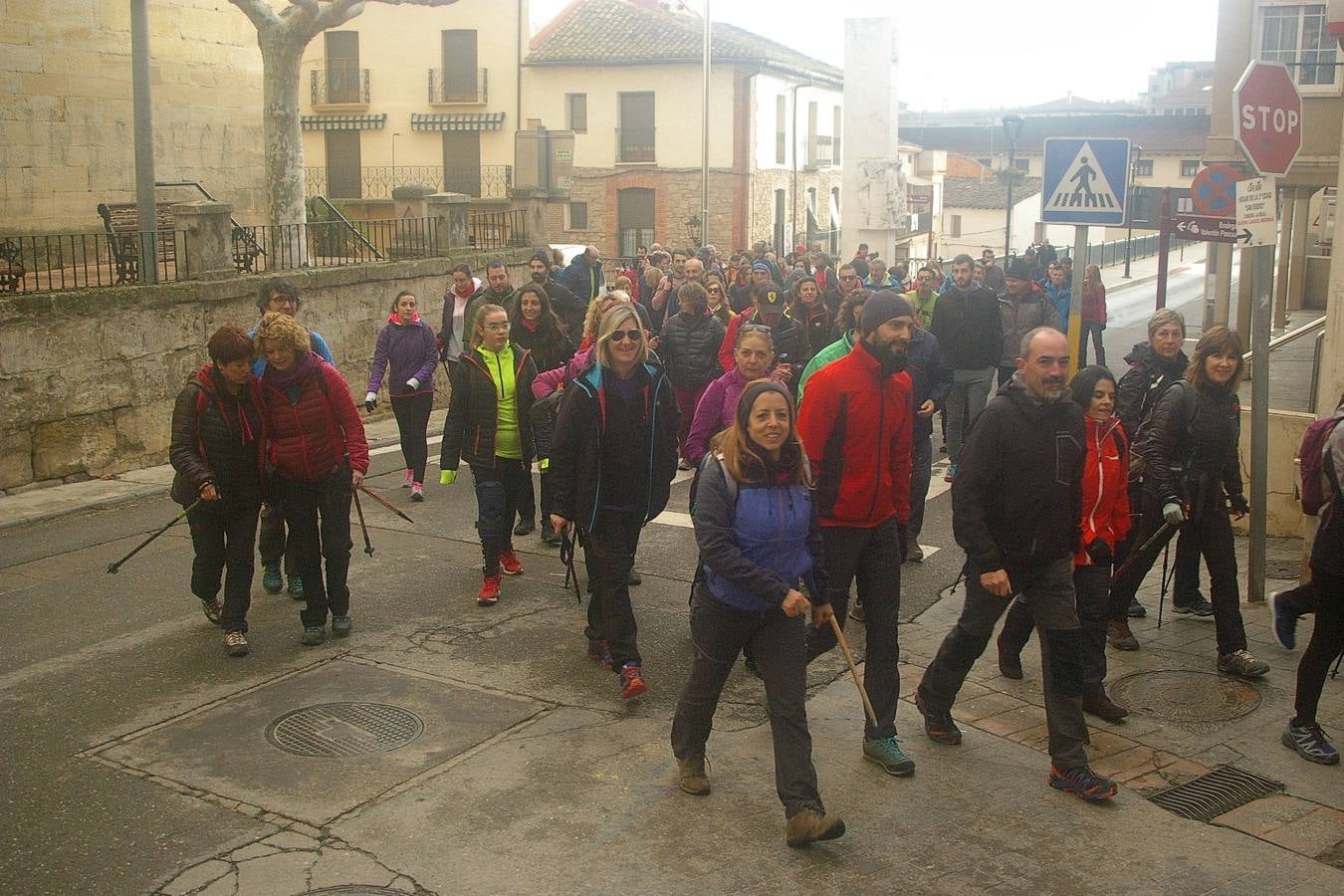 Alrededor de 150 personas estaban inscritas para tomar parte en una nueva edición de la 'Marcha de otoño', que tuvo lugar en Cenicero