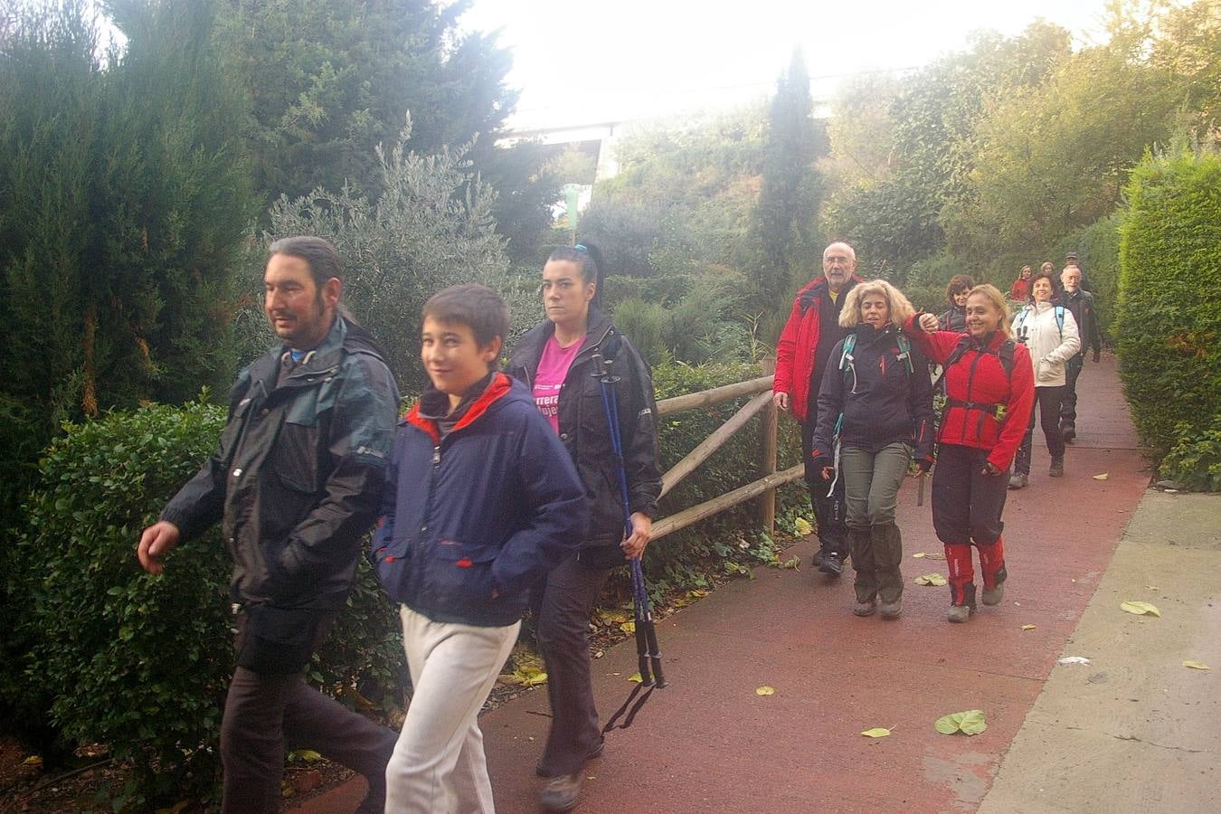 Alrededor de 150 personas estaban inscritas para tomar parte en una nueva edición de la 'Marcha de otoño', que tuvo lugar en Cenicero