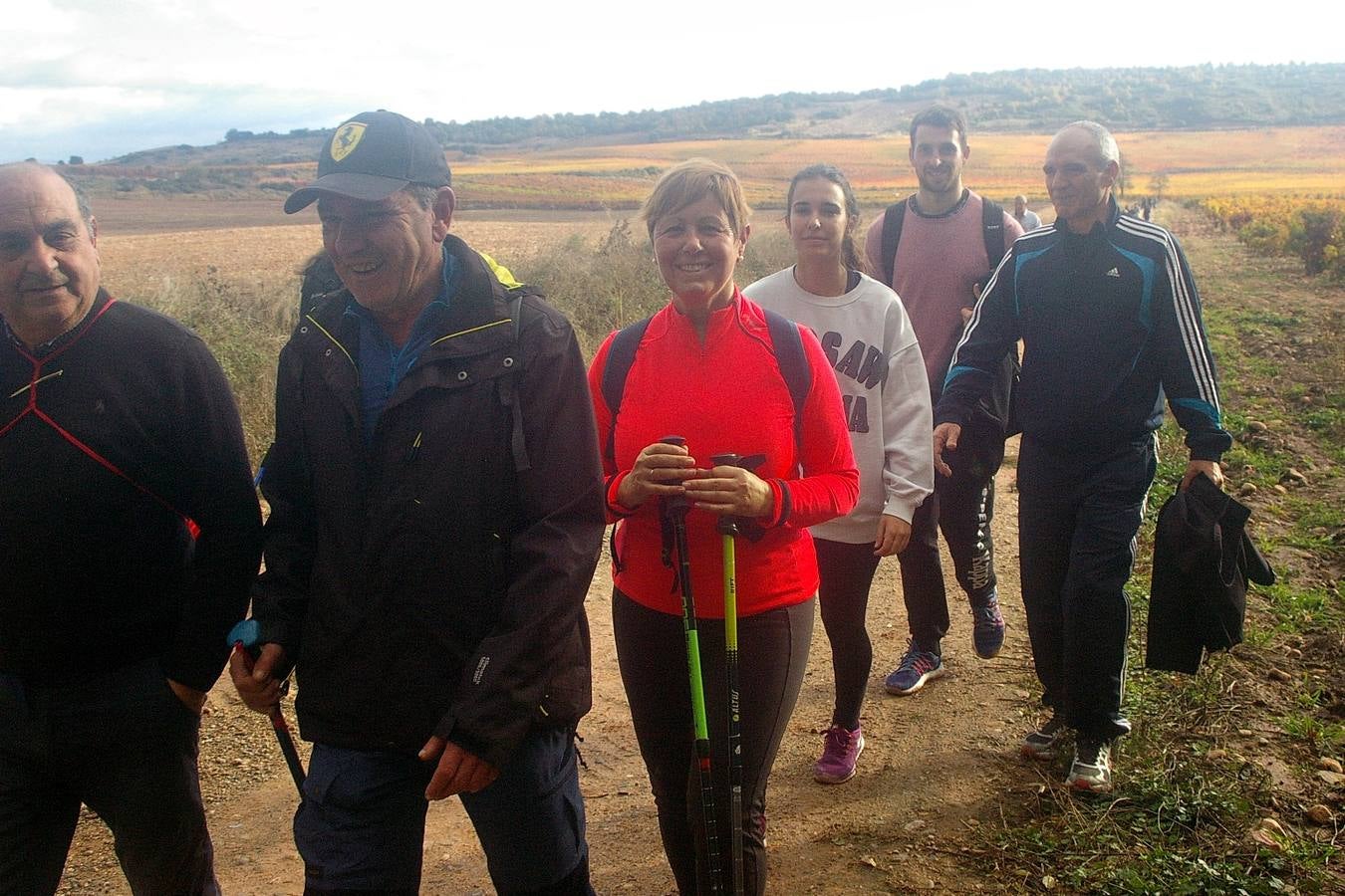 Alrededor de 150 personas estaban inscritas para tomar parte en una nueva edición de la 'Marcha de otoño', que tuvo lugar en Cenicero