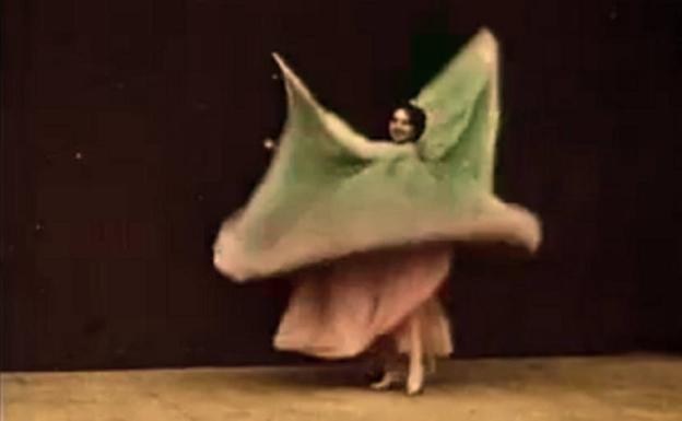 Miss Fuller. «Danza serpentina cambiante de colores, es maravilloso».