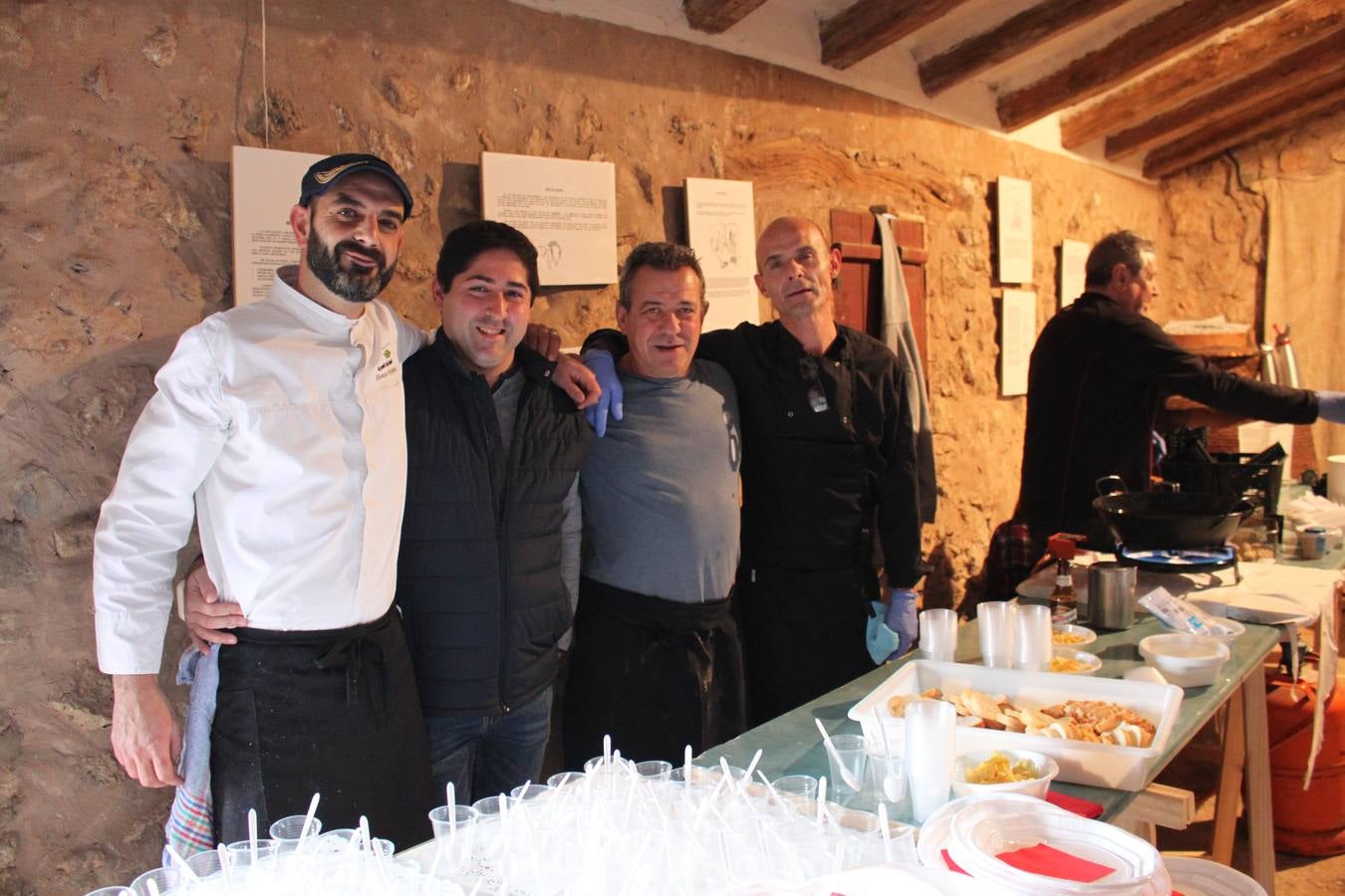 Decenas de personas disfrutaron de un paseo por este tesoro natural y saborearon los platos de cuatro cocineros riojanos