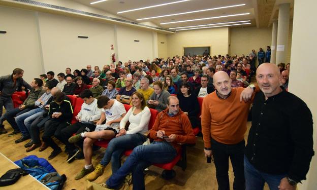 Sebastián Álvaro llenó en su charla en Alberite. :: miguel herreros