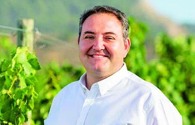 Isaac Muga, en unos viñedos de la familia. .