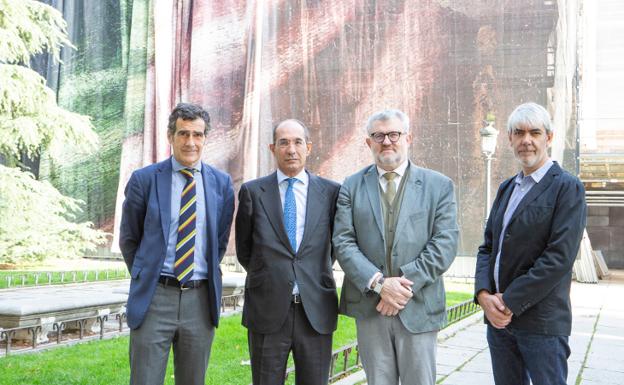 Carlos Chaguaceda, Jefe de Comunicación del Museo del Prado; José Luis González-Besada, Director de Comunicación y Relaciones Institucionales de El Corte Inglés; Miguel Falomir, Director del Museo Nacional del Prado; y Mikel Garay, Director artístico de Prado Difusión y responsable del diseño del proyecto.